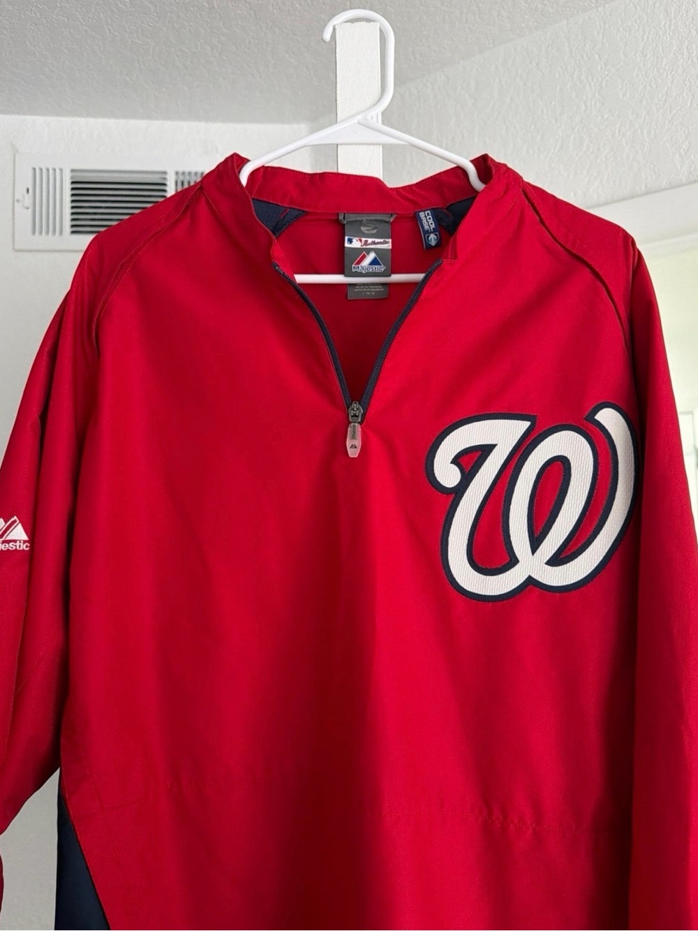 Washington Nationals Majestic Quarter-Zip pullover jacket. Size Large. NWOT. MLB